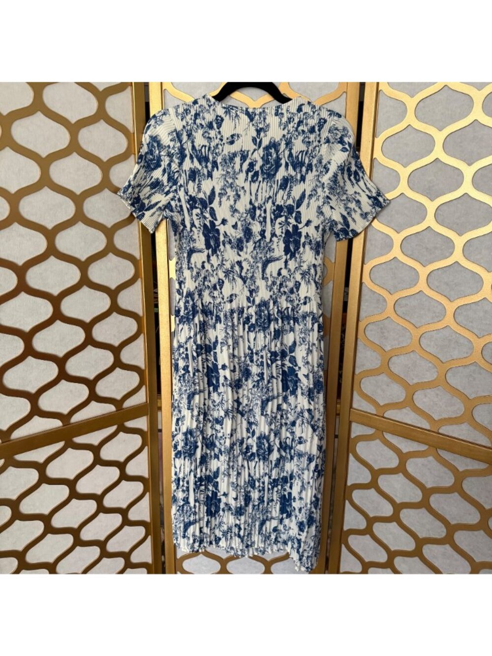 Kindred Size M Blue & White Floral Print Pleated Short Sleeve Midi A-Line Dress - Picture 11 of 16
